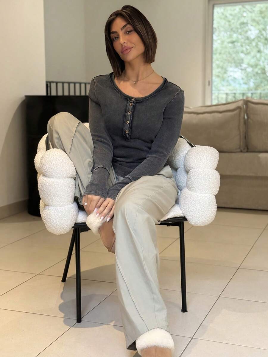 IamThia 度假纯色针织圆领修身长袖不对称下摆女式 T 恤 - 黑色 - 查看 1