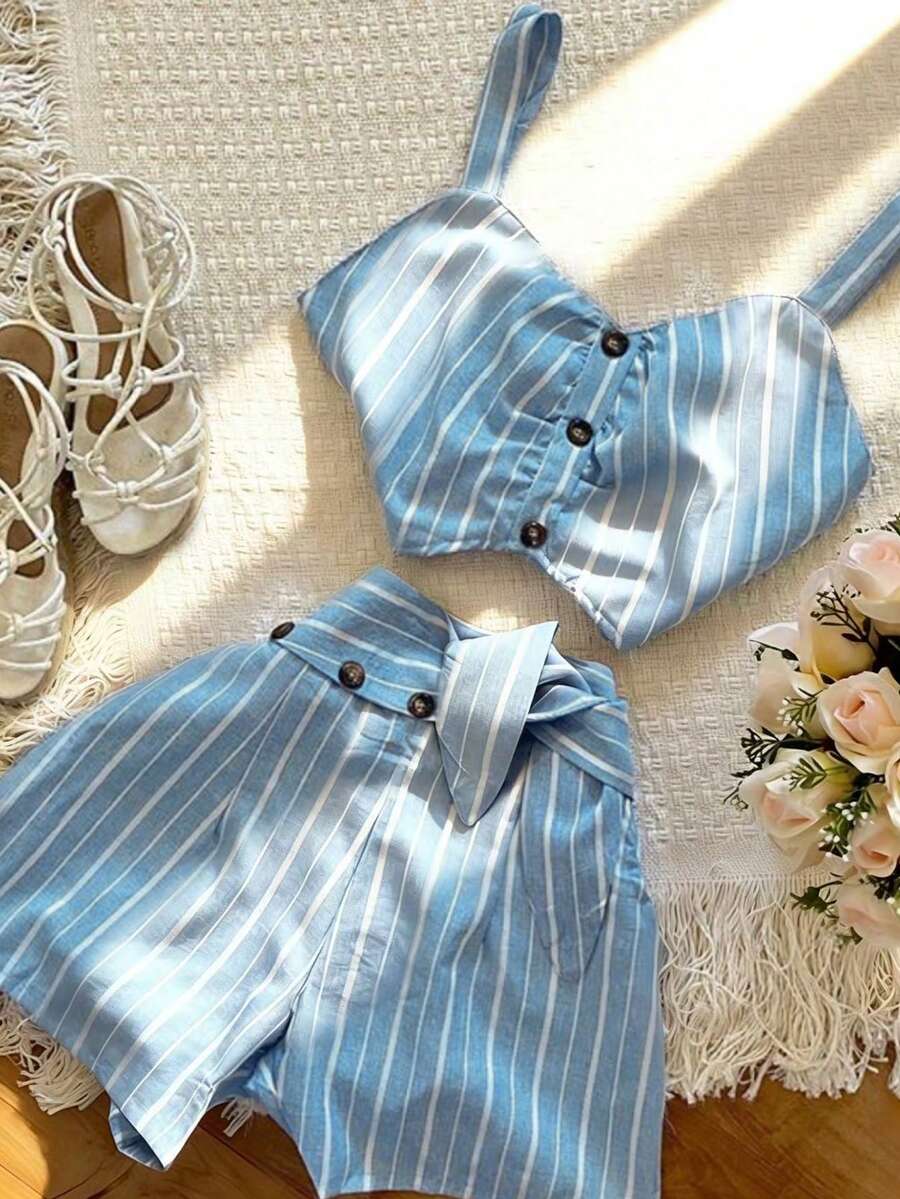 GlowEve Ensemble 2 pièces pour femmes avec camisole à rayures et boutons, bretelles larges et short à taille nouée, tenue décontractée de vacances printemps/été, pour femmes de petite taille - Multicolore - Voir 1