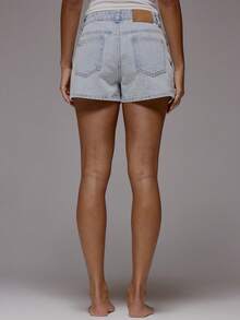 MUSERA 中腰经典牛仔短裤，秋季基础款，可爱街头风，外出休闲百搭，春夏必备单品 - 淺色水洗藍 - 查看 4