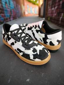 TENIS CASUALES CON ESTAMPADO DE VAQUITA PARA MUJER - Blanco y Negro - Ver 5