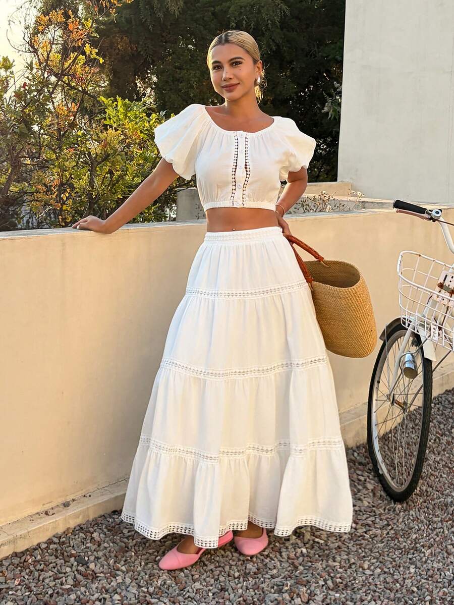 DAZY Conjunto Casual de Verão para Mulheres, Elegante Blusa com Recorte de Renda e Decote Redondo e Saia Evasê em Conjunto de 2 Peças, Conjunto de Loungewear e Shorts para Mulheres - Branco - Visão 1