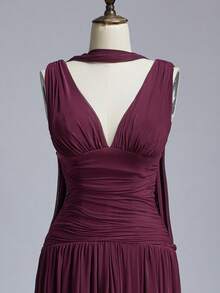 Elitara Elitara Elegant Burgundy Glossy Mesh V-Neck Ruched Super Flared A-Line Skirt (Detachable Hanging Chiffon Piece), Suitable For Dates, Singles Parties, Weddings, Events, Bridesmaid Dresses - Maroon - View 13
