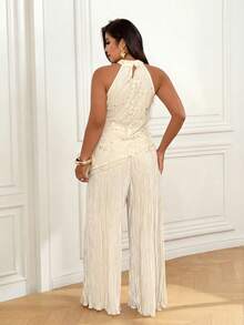 Femmeverse Bộ 2 món dành cho nữ cỡ lớn, gồm áo lưới thêu hoa, vạt bất đối xứng và quần ống rộng, màu mơ nhạt. - Màu be - Xem 2