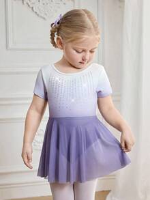 SHEIN Đầm dệt kim tay ngắn màu trắng và tím ombre cho bé gái, chất liệu mềm mại và co giãn, phù hợp cho bé 8-12 tuổi, thích hợp cho múa ba lê, thể dục dụng cụ, mặc hàng ngày, đi chơi, dự tiệc và các sự kiện. - Màu xanh lam - Xem 1
