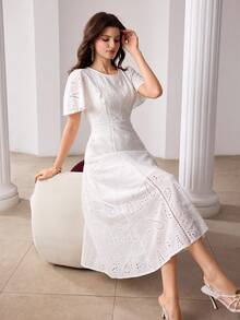 Modelyn 女士法式优雅白色镂空刺绣圆领收腰短袖连衣裙 - 白色 - 查看 7