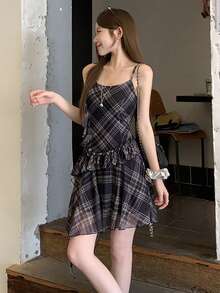 Áo hai dây nữ kẻ caro phối vải, vạt bất đối xứng, viền bèo nhún. - màu đen - Xem 6