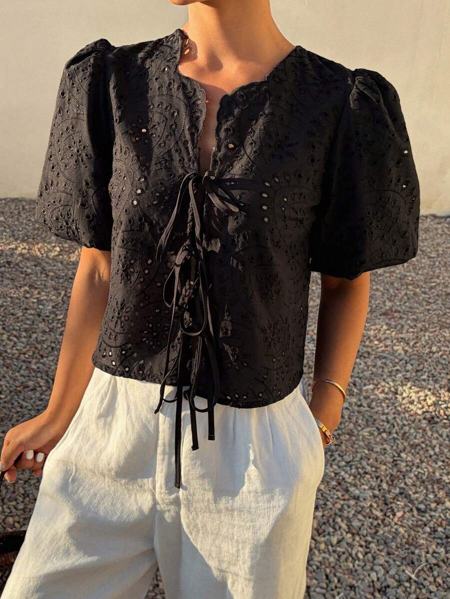 DAZY 纹理刺绣提花面料短款系带蝴蝶袖优雅夏季女式衬衫 - 黑色 - 查看 1