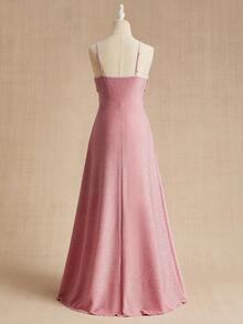 Vestido de alças finas com laço na cintura e barra solta, em tricô com fios prateados e dourados. Ideal para casamentos, festas, aniversários, banquetes e todas as estações. Vestido rosa com alças finas, vestido rosa com laço, vestido para convidada de casamento, vestido com detalhe de laço, vestidos rosa para mulheres, vestidos de verão femininos, vestidos com laço para mulheres, vestido de alças finas feminino, vestido de primavera feminino, vestidos de primavera femininos, vestido midi formal, vestido formal rosa, vestido formal sem mangas, vestido formal com laço frontal. - Rosa - Ver 2