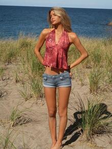 Sydney Algeri 女式性感低腰修身迷你牛仔短裤，夏季 - 中等水洗藍 - 查看 5