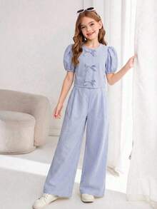 SHEIN Bộ đồ thể thao thường ngày cho bé gái, gồm áo cổ tròn ôm sát, tay phồng và quần ống đứng, kẻ sọc, màu xanh nhạt, thích hợp đi nghỉ mát và đi làm. - Màu xanh nhạt - Xem 6