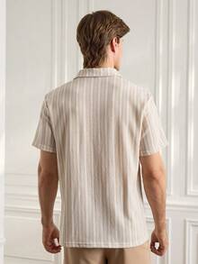 Officeau 男式前扣短袖条纹休闲 Polo 衫 - 咖啡棕 - 查看 2
