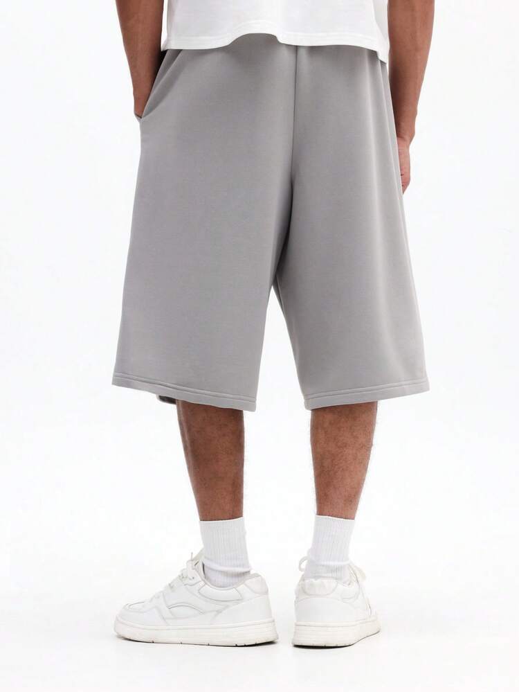 Shorts de Moletom Masculina com Cordão, Estampada com Texto Grafite e Elementos de Design Mistos