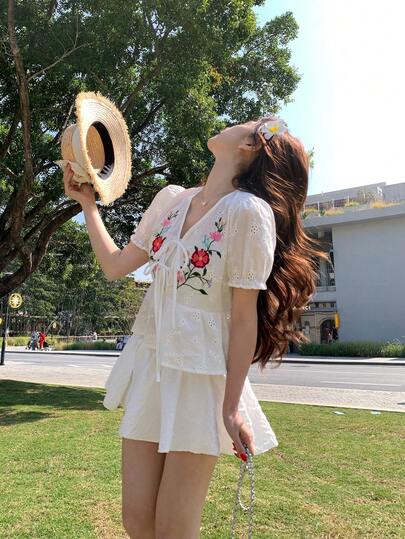 DAZY 女士V领韩式刺绣花卉衬衫