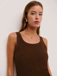 Nöista Đầm ngắn ôm dáng màu nâu với đường viền trang trí màu tương phản ở mép dưới, không tay và cổ tròn. - màu nâu - Xem 6