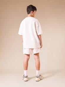 SUMWON Ensemble coordonné de t-shirt à manches courtes côtelé et short pour garçons préadolescents. Tenue d'été décontractée, col rond, coupe régulière - Nude - Voir 2