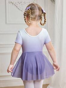 SHEIN Đầm dệt kim tay ngắn màu trắng và tím ombre cho bé gái, chất liệu mềm mại và co giãn, phù hợp cho bé 8-12 tuổi, thích hợp cho múa ba lê, thể dục dụng cụ, mặc hàng ngày, đi chơi, dự tiệc và các sự kiện. - Màu xanh lam - Xem 2