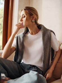 Anewsta Women's Fashionable Chic Urban Modernist White Short Sleeve T-Shirt Top, Summer - White - View 6