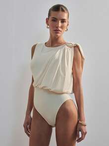 Hauture Áo liền thân nữ dáng suông bất đối xứng với chi tiết kim loại ở vai, gợi cảm, thích hợp cho công sở. - Màu be - Xem 3