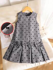 SHEIN 夏日少女超甜美无袖褶皱连衣裙，饰有蝴蝶结，可爱公主风，通体点缀精致蝴蝶结印花。这款时尚百搭的吊带连衣裙是小女孩外出必备单品。蝴蝶结连衣裙、灰色连衣裙、波点连衣裙、无袖A字休闲连衣裙 - 彩色 - 查看 8