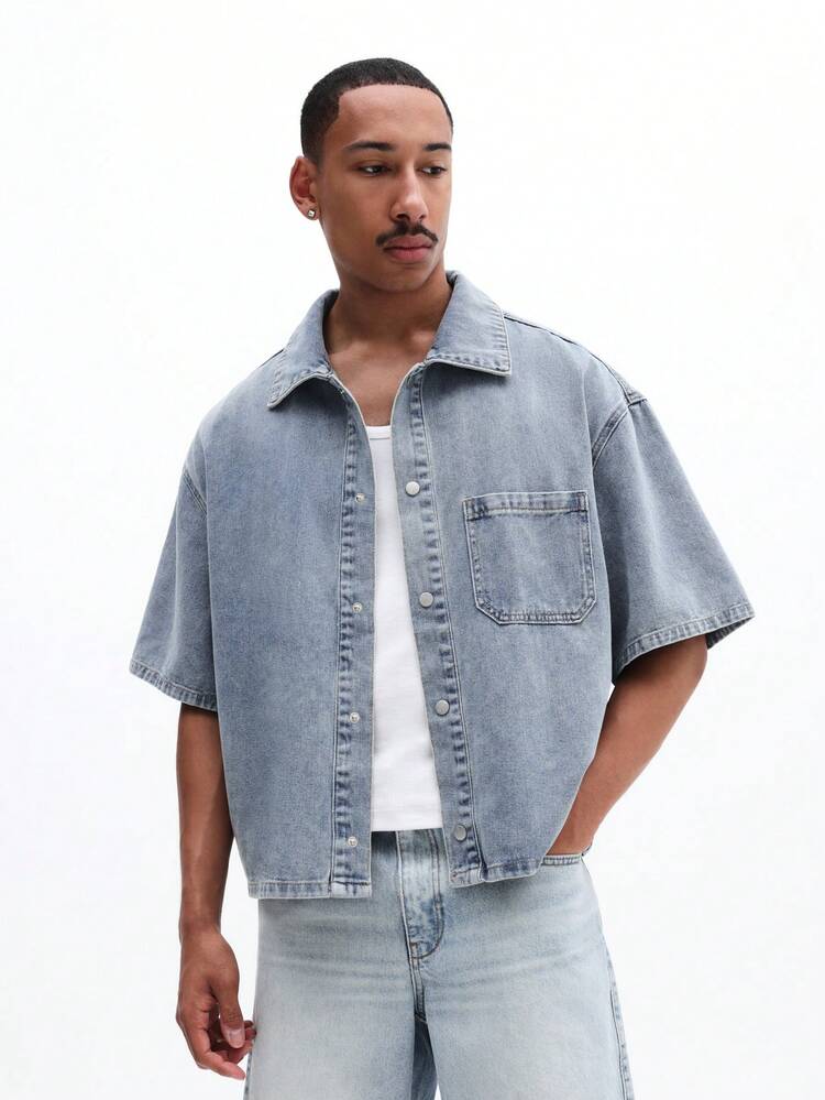 Men's Light Wash Denim Short Sleeve Collared Shirt With Matching Tie Contemporary Casual Spring Summer Fashion
