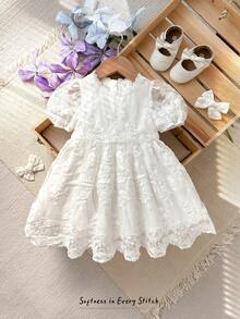 Cozy Pixies Đầm in hoa cho bé gái, cổ tròn, tay cánh hoa, eo thắt. - trắng - Xem 8