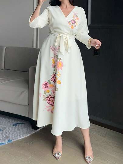 Dazy Plus 大码女式印花V领七分袖优雅中长连衣裙