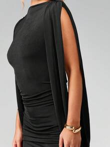MISSGUIDED 贴身修身迷你连衣裙，肩部垂褶设计，褶皱修身，适合派对、晚宴、夜店等场合。 - 黑色 - 查看 6