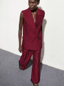 Aveloria Modichic 酒红色正式商务套装，翻领双排扣设计，带翻盖口袋，宽松直筒版型，羊毛混纺面料，适合办公室、商务谈判、求职面试、秋冬季高端社交活动等场合，展现专业自信的风范。女士亚麻质感竹纤维针织双排扣长袖宽松开衩马甲搭配宽松直筒裤套装 - 紅色 - 查看 5