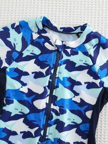 SHEIN 2件套男童海洋动物印花弹力修身拉链长袖泳衣和沙滩帽套装 - 藍色 - 查看 3