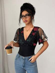 SHEIN Elenzya 女士时尚优雅网纱拼接刺绣网纱交叉V领荷叶边下摆短袖修身T恤 - 黑色 - 查看 3