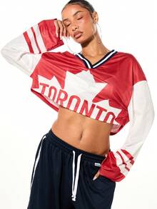 SUMWON WOMEN Camiseta corta de malla con estampado de la hoja de arce canadiense, cuello en V de manga larga con estilo de fútbol vintage, mangas a rayas, sobredimensionada, moda deportiva, estilo deportivo chic para el día del partido de la Copa Mundial 2026, jersey de estilo callejero - Rojo y blanco - Ver 1