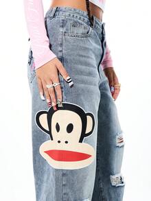SUMWON X PAUL FRANK SUMWON WOMEN 女士宽松高腰直筒牛仔裤，饰有多色字母贴片和大型猴子图案印花，做旧牛仔布 - 淺色水洗藍 - 查看 6
