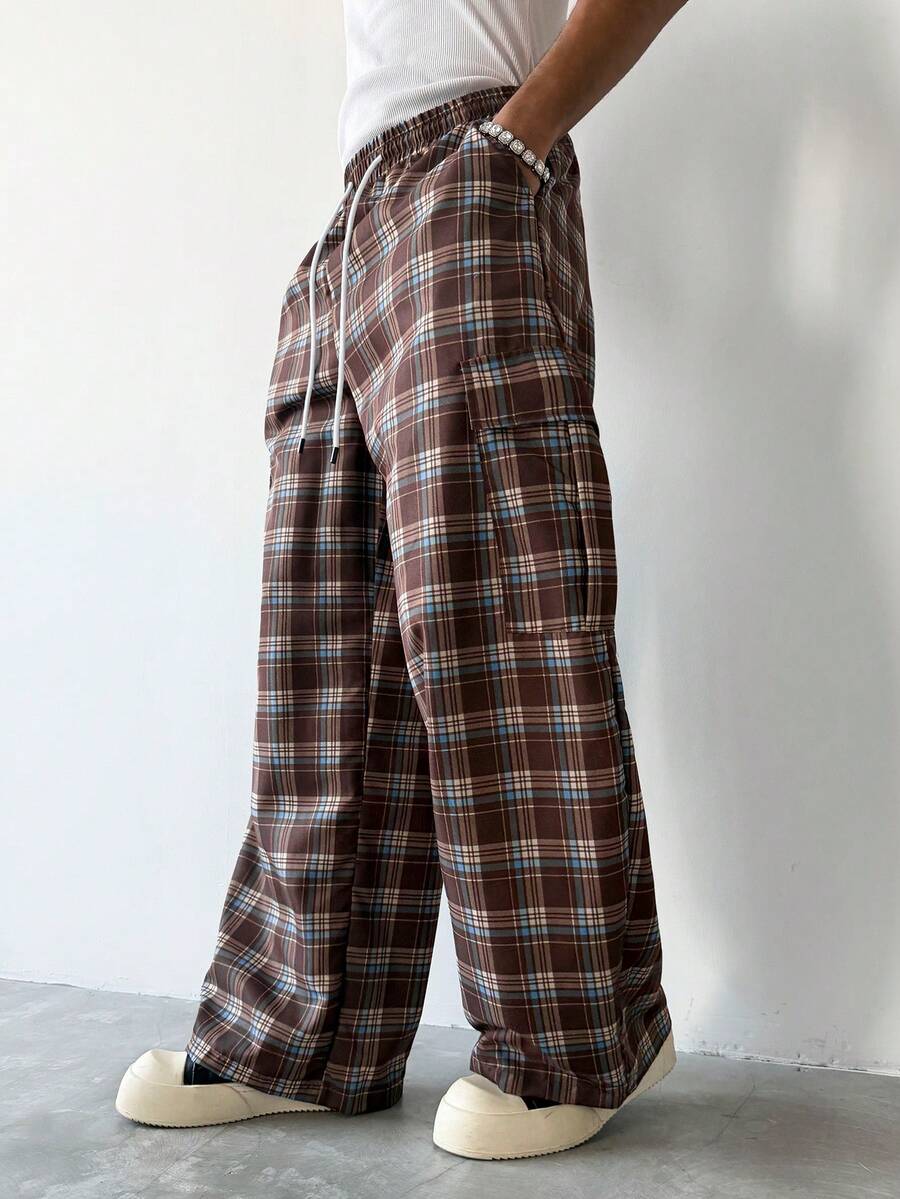 Manfinity Hypemode Men's Plaid Flap Pocket Drawstring Waist Cargo Pants - Coffee Brown - View 1