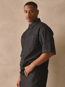 Musero 条纹牛仔纽扣翻领短袖落肩上衣套装衬衫，春夏必备街头服饰 - 黑與白 - 查看 3