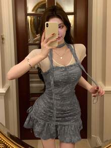 FRIFUL 女士吊带蕾丝装饰下摆荷叶边系腰短连衣裙，夏季吊带裙 - 灰色 - 查看 4