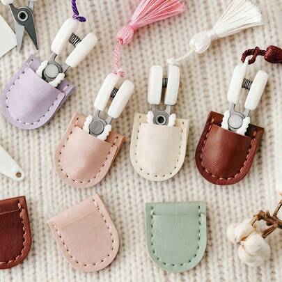 便携式迷你不锈钢剪刀套装，适合旅行和手工制作，配有保护套和流苏装饰，是剪线、布料、纸张、刺绣、编织、钩编、十字绣等的精准工具，也是不可或缺的缝纫配件。