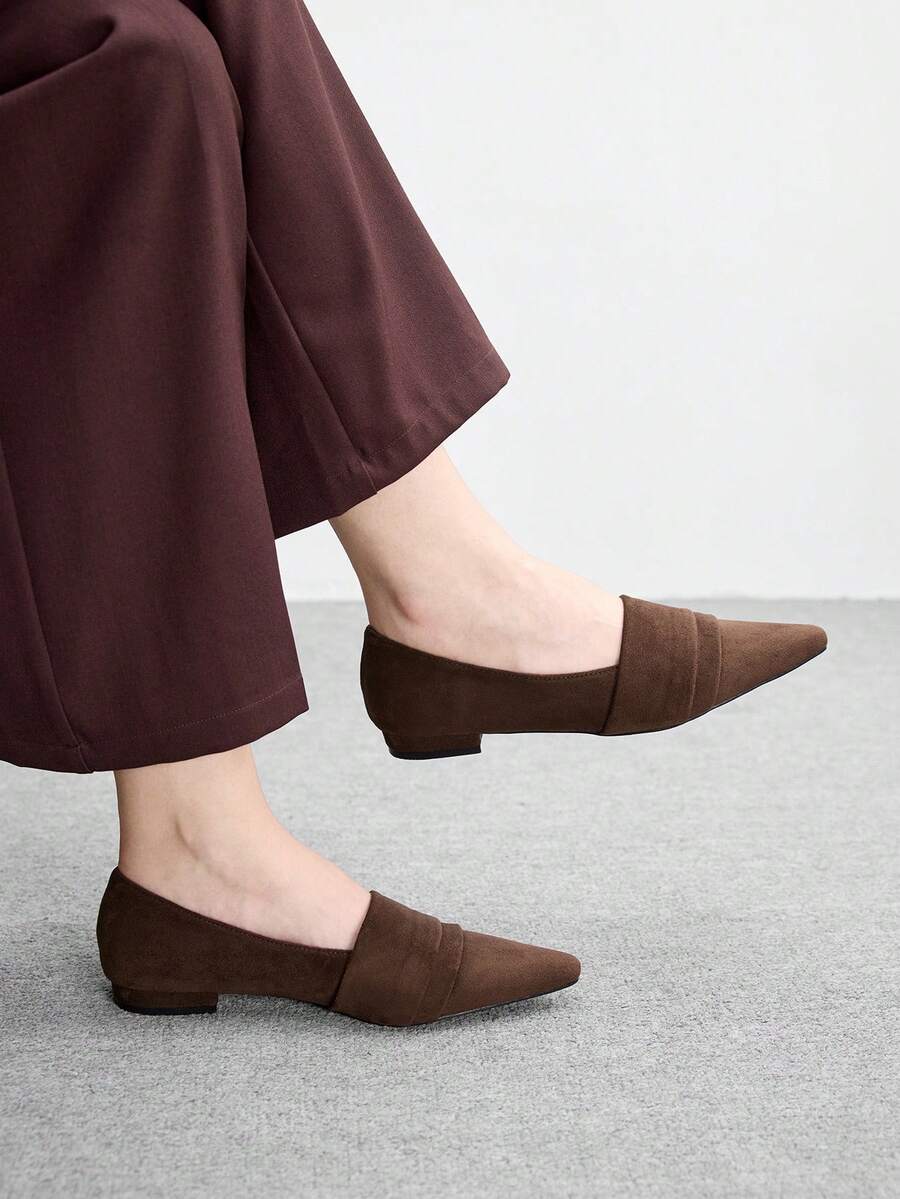 CUCCOO BIZCHIC 女士四季皆宜平底尖头时尚鞋款深棕色仿鹿皮绒面平底鞋，适合婚礼、情人节等场合穿着。 - 深棕 - 查看 1
