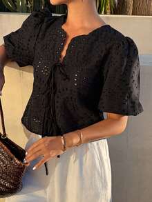 DAZY 纹理刺绣提花面料短款系带蝴蝶袖优雅夏季女式衬衫 - 黑色 - 查看 3