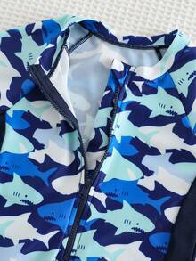 SHEIN 2件套男童海洋动物印花弹力修身拉链长袖泳衣和沙滩帽套装 - 藍色 - 查看 4