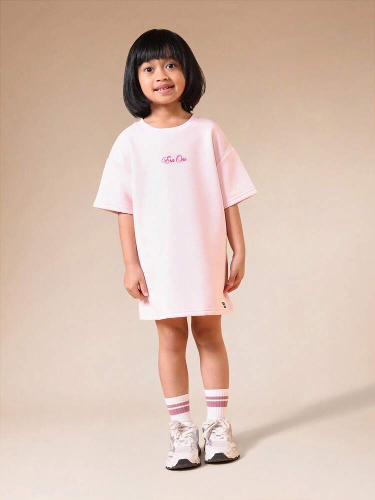 타이 다이 염색 기법으로 만든 오버사이즈 티셔츠 원피스 (핑크 프린트)