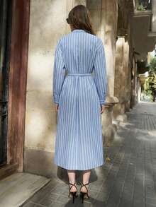 Maija 女士条纹长袖单排扣侧开衩下摆休闲中长连衣裙 - 藍色 - 查看 3