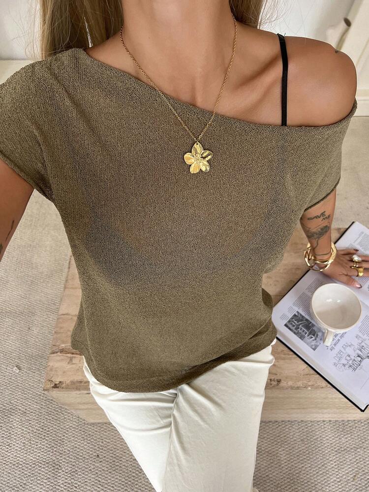 Women's Solid Color Fitted Asymmetrical Shoulder Short Sleeve Casual Vacation Lightweight Knit Sweater Top