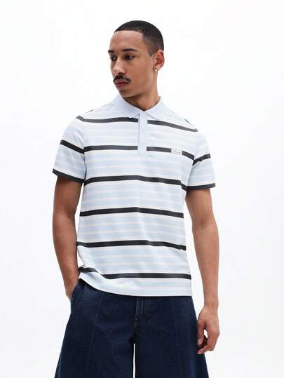 SUMWON Áo Polo nam tay ngắn kẻ sọc, cổ bẻ, kiểu dáng thường ngày, cài nút, thích hợp cho mùa hè, dáng regular fit, họa tiết sọc ngang cổ điển.