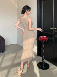 DAZY Robe mi-longue à bretelles fines avec boucle métallique ajourée et nœud torsadé, en couleur unie. Convient pour la Saint-Valentin, les mariages, les fêtes, les banquets, les événements de mode et les tenues de bureau élégantes pour femmes. - Kaki - Voir 3