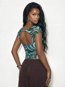 Femmeiva 女士时尚全印花镂空露背修身T恤，夏季 - 青碧色 - 查看 2