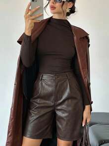 Lavishia 女士棕色PU皮短裤，秋冬款 - 咖啡棕 - 查看 4