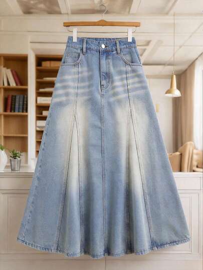 GlowEve Chân váy denim ngắn nữ phối màu tương phản có túi, kiểu dáng thường ngày.