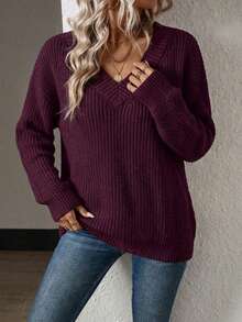 EURMUSE 女士纯色V领落肩长袖宽松休闲毛衣 - 酒紅色 - 查看 5