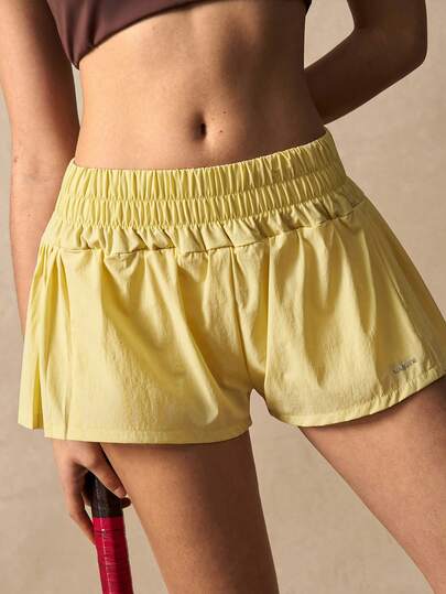 VARSIVA Yellow Color-Blocked Tennis Shorts/Skirts, Built-In Leggings, Loose-Fitting Casual Athletic Shorts, Women's Color-Blocked Athletic Skirts/Skirts. Suitable For Tennis, Professional Fitness Activities, Pilates, Yoga, Running, And Everyday Wear. Perfect For Spring, Summer, Autumn, And Winter. End Of Summer. Looks Of Party. Cool Wear Collection. Back To School Fashion. Sunny Journey. Street Casual Chic. Chill Vacation. Vanilla Style