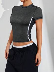 Easithlete Easithlete 女士瑜伽健身运动T恤，修身通勤休闲款，侧边白色条纹，性感舒适通勤户外跑步修身侧网面料短袖上衣 - 灰色 - 查看 6